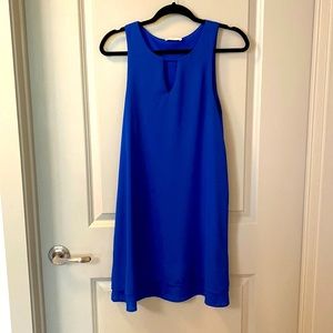 Blue loose dress with cutout